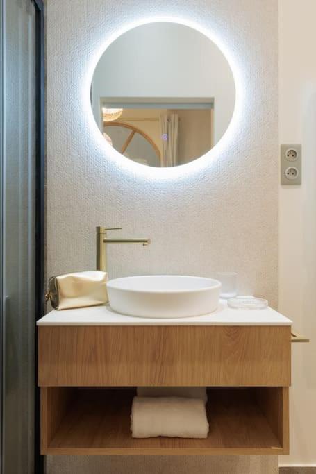 New Luxury And Cozy Apartment - Notre Dame ปารีส ภายนอก รูปภาพ